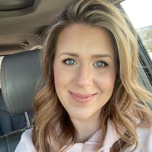 Meet your Posher, Adrienne